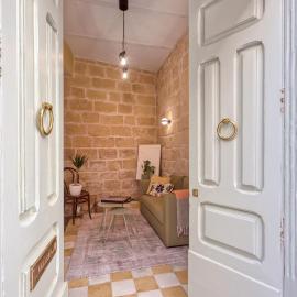 New 1 bedroom townhouse steps away from waterfront, hotel di Senglea