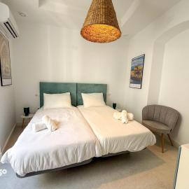 Casa Cristóbal Colón habitaciones con vistas a Semana Santa y Fiestas, hotel in Ayamonte