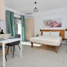 SUN DAY Rooms & Studios - Free Airport Shuttle, hotel em Artemida