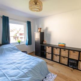 Gemütliches Gästezimmer mit gemeinsamer Küche, Wohnzimmer & Balkon