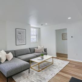 Spacious and Modern Three Bedroom Apartment in Pittsburgh with Parking