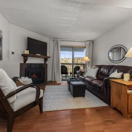 Renovated & Updated Couples Condo, Walk to Slopes, Pool & Hot Tubs: C309 Shadow Run, hotel in Steamboat Springs