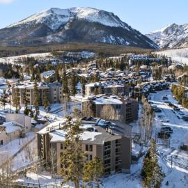 Treehouse C106 - Renovated Condo with Great Amenities, Central Summit County Location, hotel em Silverthorne