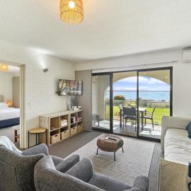 Beachside Apartment Overlooking Caseys Beach