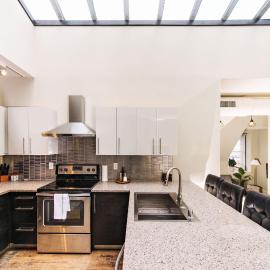 Downtown Luxury 2BR Penthouse Loft - Sleeps 8-9