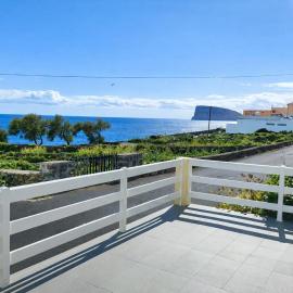 Alojamento dos cagarros, hotel in São Sebastião