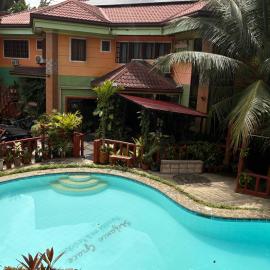 Stefanie Grace Inn, hotel en Loboc