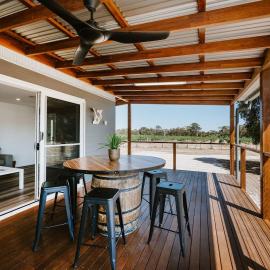 Silver Oak - Quiet Countryside Cottage by the Vines