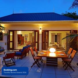 Charming Tropical Villa pool & garden