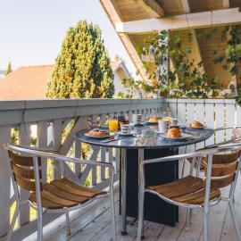 Armonia Altach, 2BR Familienapartment mit großem Balkon und Bergblick, hotell sihtkohas Altach