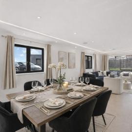 Exquisite 4BR Designer Home with Smart Features, Free Parking & SkyStream - Sleeps Up To 10 in Gerrards Cross SL9, hotell sihtkohas Gerrards Cross