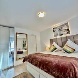 Holiday Suite City Center Airport Swiss Border Shopping mall