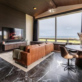 Bay View Villa، فندق في Gardur