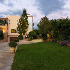 Eleonas Apartments, hotel u gradu Prinés