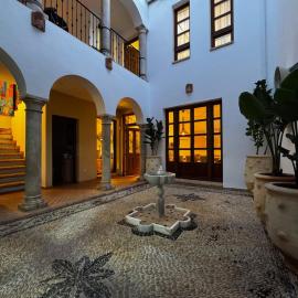 10 pax Downtown The Emir's Villa Free Parking
