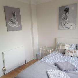 Bedroom in a 4 bed house, direct bus to center, Silver