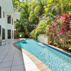 Seascape Luxury Beachfront House, hotel a Clifton Beach