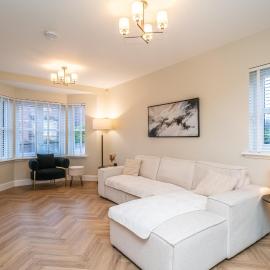 Spacious Family Home with Garden Free Parking - Pass the Keys