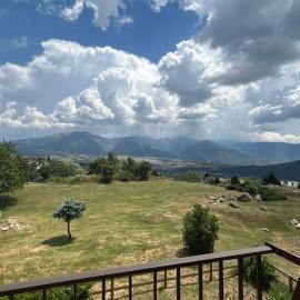 Appartement Cosy avec Vue Montagne, Balcon & Parking Gratuit, hotel in Font-Romeu-Odeillo-Via