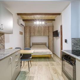 Modern Retreat near City Square with Easy Transport