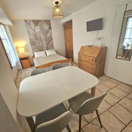 Appartement entier centre ville, hotel u gradu Never