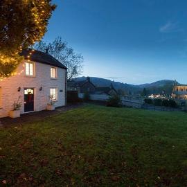 Tintern Abbey Cottage-amazing Abbey view, EV,5star