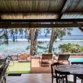 Beach, Blue Sea, Sunset and Private Pool, hotel in Rivière Noire