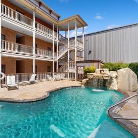 Gruene Envy – a first floor Poolside Condo with Guadalupe River Access