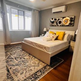 Perth Airport 2 Bedroom duplex unit 216B Fisher St, hotel in Perth