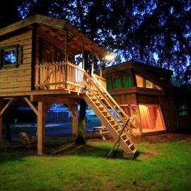 Wooden Lodge Victor de Vos I Slapen in een echte boomhut, hotel Rijen városában