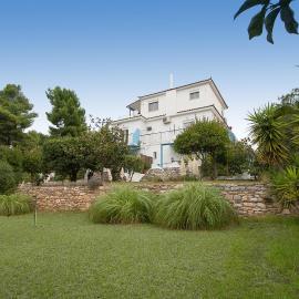 Villa ALEXIS, hotelli kohteessa Koukounaries