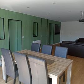 3 min drive to Rennes Parc des Expositions, hotel en Goven