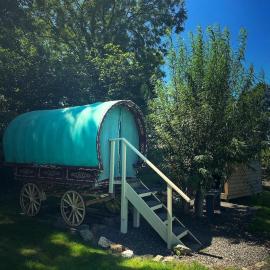 Gypsy bow top caravan, hotel a Llangrannog
