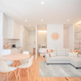 Liiiving in Porto - Aliados Stone Apartment