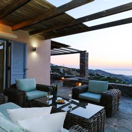 Cycladic Villa with sea view!, hotel en Yulis