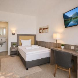 Sunny Hotel Regenstauf, hotel di Regenstauf