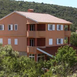 Apartments Milin، فندق في بوزافا