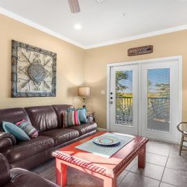 River view condo with a pool, washer/dryer, central AC - snowbirds welcome, hotel in New Braunfels