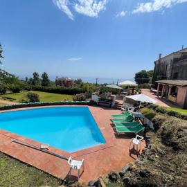 Independent accommodation on Etna