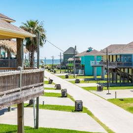 Retreat | Steps to the Beach | Sleeps 10, hotel em Port Bolivar
