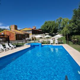 COMPLEJO DEL MIRADOR con piscina climatizada de octubre a abril, hotel a Potrero de los Funes