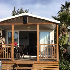 Camping Enmar - Mobil home 3 pièces 4 personnes climatisé + TV MAE-5300, hotel in Pineda de Mar