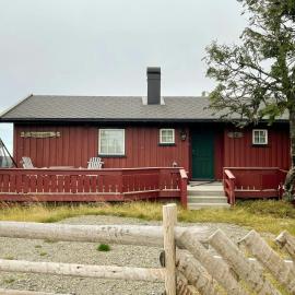 Family Cabin With Sun And Views At Ljøsheim, hotel em Mesnali