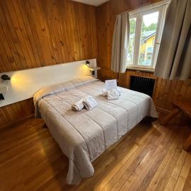 Hotel Surprise Bariloche Centro con Desayuno y Restaurante, מלון בסן קרלוס דה ברילוצ'ה