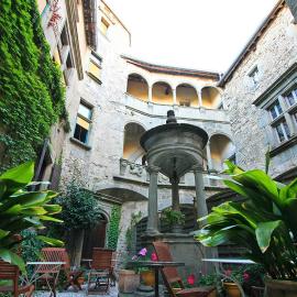 Hôtel d'Alibert, hotel v destinaci Caunes-Minervois