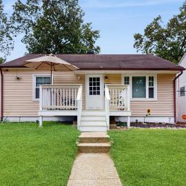 2 Mi to Beach! Michigan City Hot Tub Haven, hotel i Pottawattamie Park