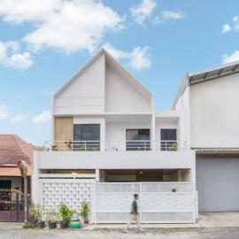 Sierra Villa Malang - PrivatePool - 4 BR AC, hotel en Ngadipuro