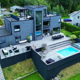 Large pool villa, roof terrace near lake & nature, hotel sa Floda