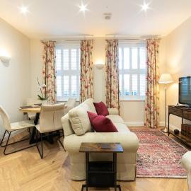 Rollestone House with Free Parking in Heart of City