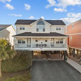 Oceanfront luxury, private pool & beach access!, hotel v destinaci Holden Beach